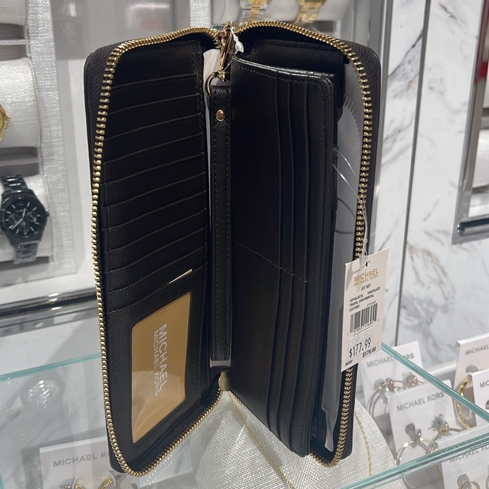 Michael Kors JST Lg Leather Continental Wallet Wristlet Phone Holder
Chocolate - Picture 4 of 16